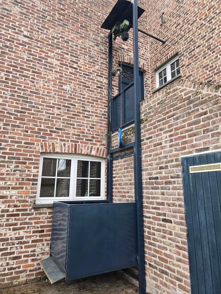 Plateaulift - rolstoellift in Heers, Diversen, Trapliften, Ophalen