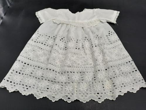 oude witte kinder/poppen jurk, begin 1900, Antiquités & Art, Curiosités & Brocante, Enlèvement ou Envoi