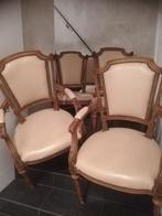 Un ensemble de chaises anciennes, Enlèvement