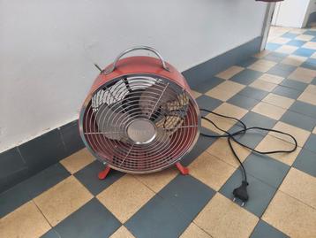 Rode ventilator  beschikbaar voor biedingen