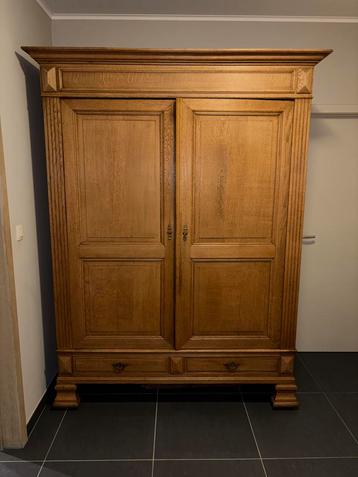 Antieke Louis Phillipe kast eik beschikbaar voor biedingen