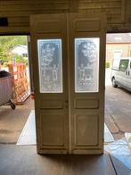 Anciennes portes avec motif sablé gravure ferme