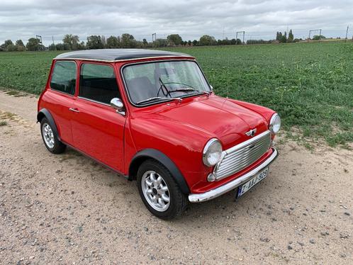 Austin mini 1000, Auto's, Oldtimers, Particulier, Austin, Benzine, Berline, 2 deurs, Handgeschakeld, Rood, Zwart, Stof, Voorwielaandrijving