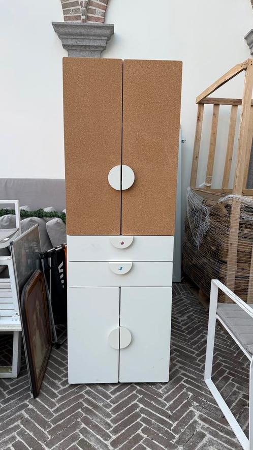 Kinderkast, Wit met Kurkfront, IKEA, SMÅSTAD/PLATSA (Gent), Kinderen en Baby's, Kinderkamer | Commodes en Kasten, Zo goed als nieuw