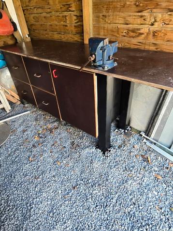 werkbank afmetingen ; 2m30 lengte x 74,5 breedtex 96 Hoogte beschikbaar voor biedingen