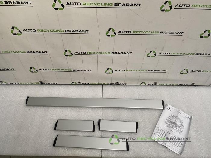 Kofferbak Mat van een Renault Koleos, Auto-onderdelen, Interieur en Bekleding, Gebruikt, 3 maanden garantie, Ophalen of Verzenden