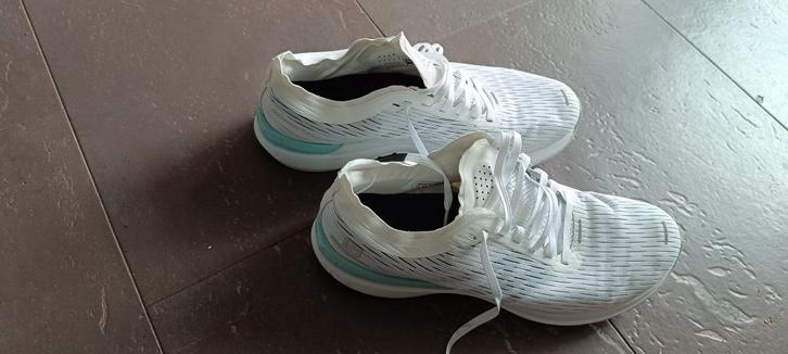 sportschoen, Sport en Fitness, Loopsport en Atletiek, Zo goed als nieuw, Hardloopschoenen, Hardlopen, Overige merken, Ophalen of Verzenden