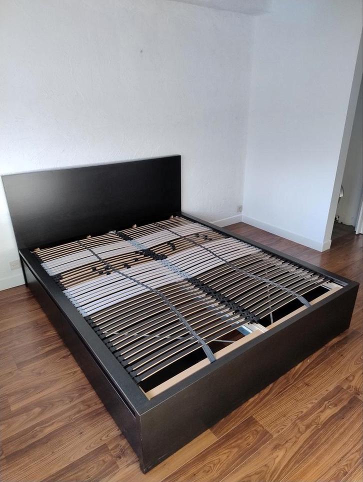 Gratis bed malm 160x200 CM incl. Lattenbodem en 4bedladen, Maison & Meubles, Chambre à coucher | Lits, Enlèvement