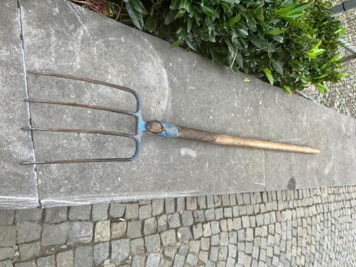 OUDE RIEK. 4 TANDEN.NOG IN ZEER GOEDE STAAT, Tuin en Terras, Hand-tuingereedschap, Gebruikt, Vork, Ophalen of Verzenden