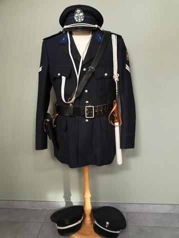 Uniform Agent Politie Brussel kepie holster matrak fluitje beschikbaar voor biedingen