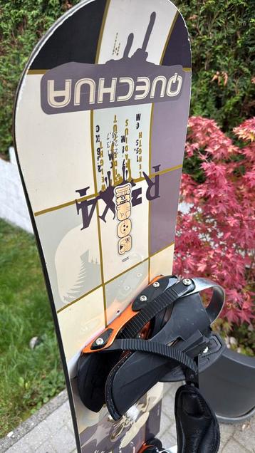 Snowboard et fixations Quechua beschikbaar voor biedingen