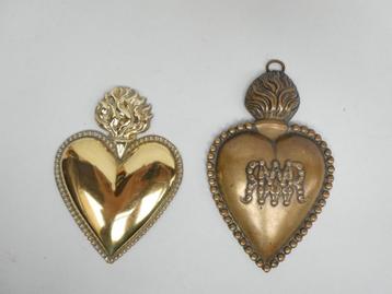 Een bronzen en een koperen ex-voto hart beschikbaar voor biedingen