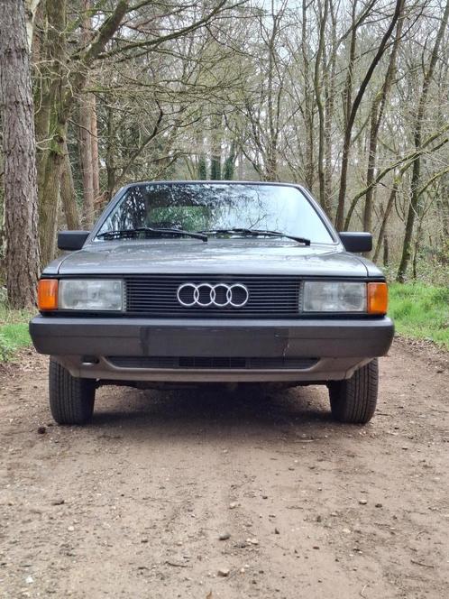 Oldtimer AUDI 80, Auto's, Audi, Particulier, Benzine, 4 deurs, Handgeschakeld, Zilver of Grijs, Grijs, Overige bekleding, Voorwielaandrijving