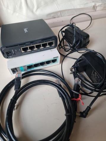Mikrotik switch & router + 2 ether kabels + laders beschikbaar voor biedingen