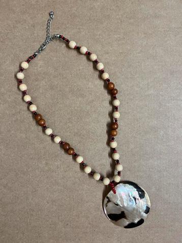 Nouveau collier perlé en coquillage perlé, Enlèvement ou Envoi, Neuf, Beige, Avec pendentif