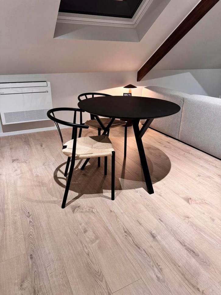 Juntoo Yuppy eettafel – zwart eiken – Ø100 cm – nieuwstaat, Maison & Meubles, Tables | Tables à manger, Comme neuf, 100 à 150 cm