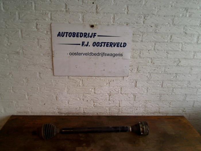 Aandrijfas rechts-voor van een Volkswagen Passat, Auto-onderdelen, Remmen en Aandrijving, Volkswagen, Gebruikt, 3 maanden garantie