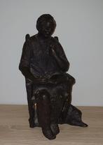 Sculptuur van zittende man met pijp en hond, Ophalen of Verzenden