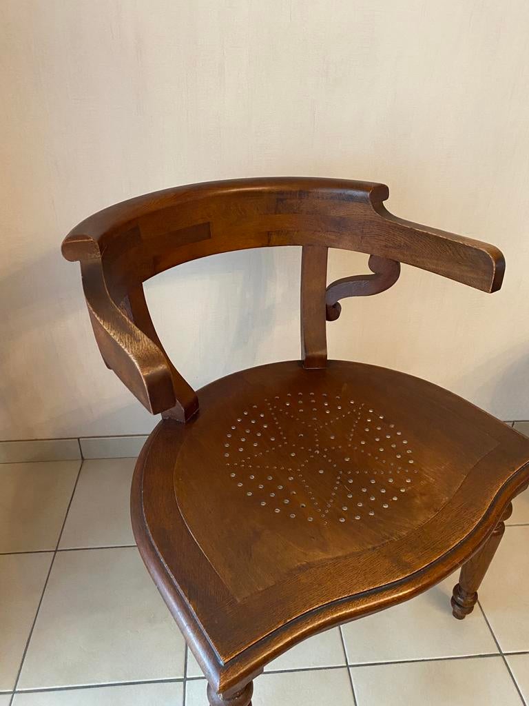 Antieke stoel vermoedelijk uit de late 19e eeuw., Enlèvement