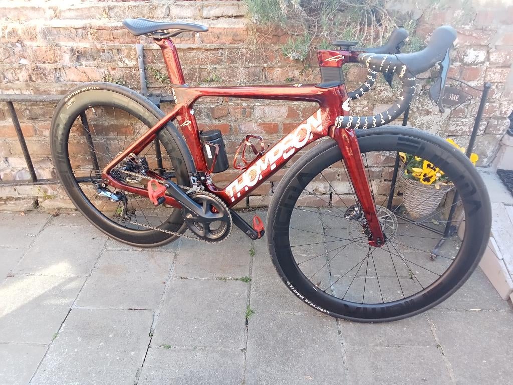 Nieuwe aerodynamische racefiets van Thompson, Fietsen en Brommers, Fietsen | Racefietsen, Nieuw, Heren, Meer dan 20 versnellingen