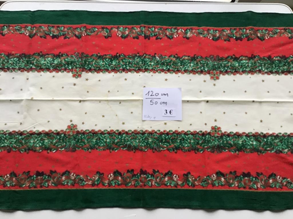 diverse kerst tafelkleedjes en ander kerstversiering, Diversen, Kerst, Ophalen of Verzenden, Zo goed als nieuw