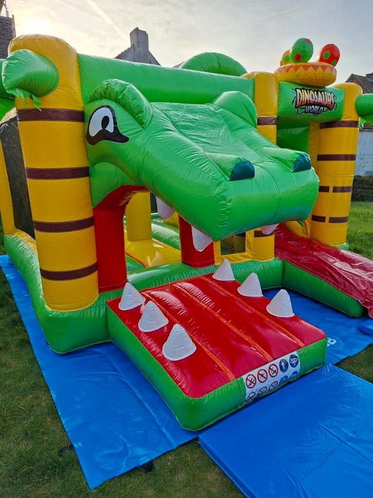 Springkussen DINO te huur ZELE!, Hobby & Loisirs créatifs, Articles de fête | Location, Neuf, Envoi