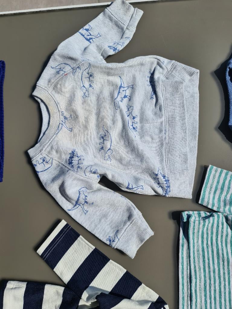 grijze pull, trui met dinos 62, Kinderen en Baby's, Babykleding | Maat 62, Ophalen, Zo goed als nieuw