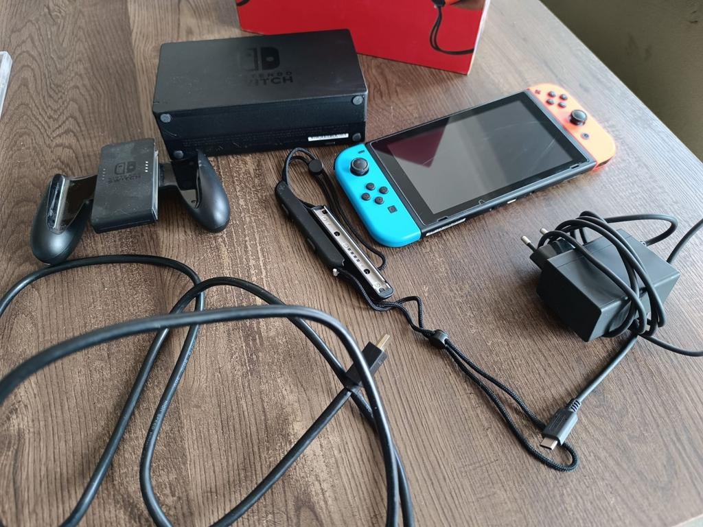 Switch console in originele doos + spel Super Mario Bros, Ophalen of Verzenden, Met 2 controllers, Switch Original