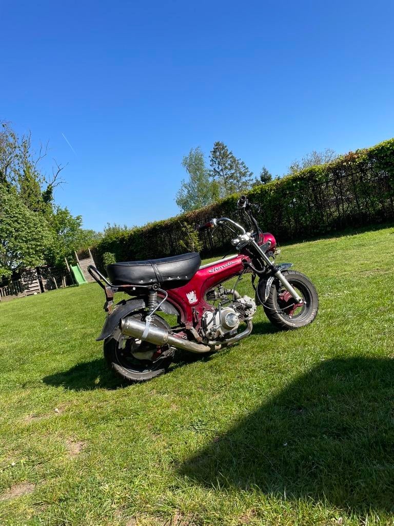 Honda dax 110 cc, Fietsen en Brommers, Brommers | Honda, Gebruikt, Overige modellen, Ophalen of Verzenden, Klasse B (45 km/u)