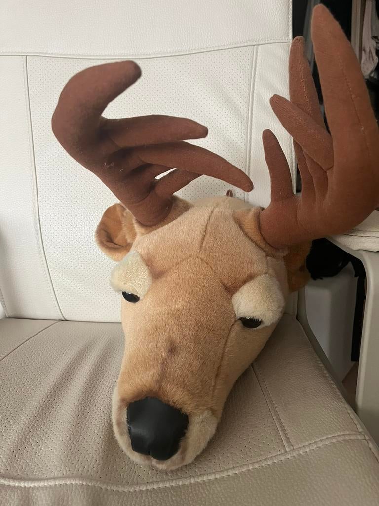 Muurdecoratie: pluchen hoofd hert, Ophalen, Zo goed als nieuw