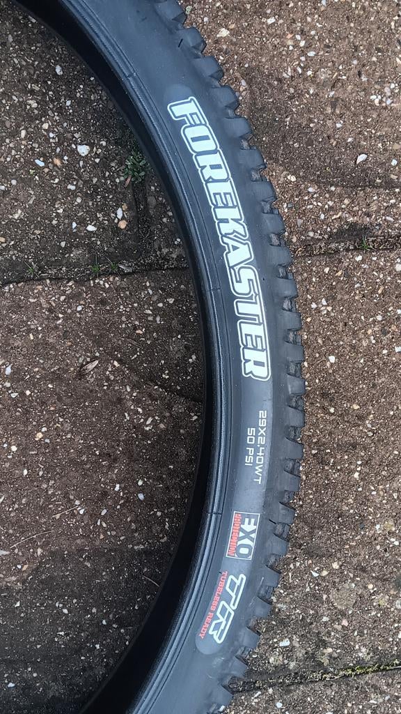 Maxxis Forekaster EXO TR V2 (29x2.4), Fietsen en Brommers, Fietsonderdelen, Zo goed als nieuw, Band, Rubber, Mountainbike, Ophalen