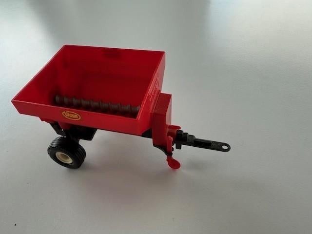 Britains - Pendelstrooier Vicon, Hobby en Vrije tijd, Modelauto's | 1:32, Ophalen, Gebruikt, Tractor of Landbouw, Britains