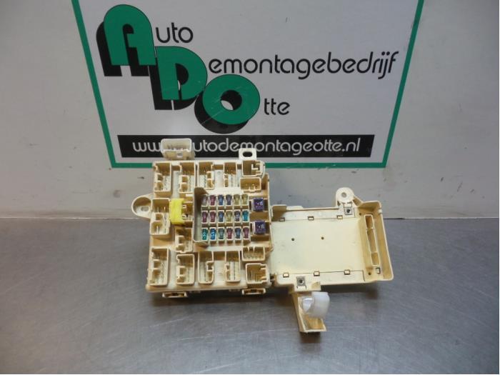 Boîte à fusibles d'un Lexus IS 200 (IS 200 99-), Autos : Pièces & Accessoires, Électronique & Câbles, Lexus, Utilisé, 3 mois de garantie