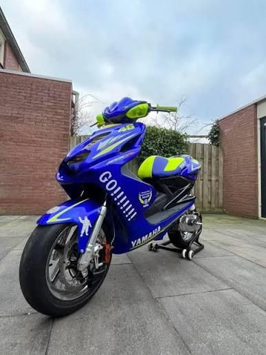 Brommer gezocht  liefst papieren 50cc klasse b of A, Fietsen en Brommers, Scooters | Yamaha, Ophalen of Verzenden, Gebruikt