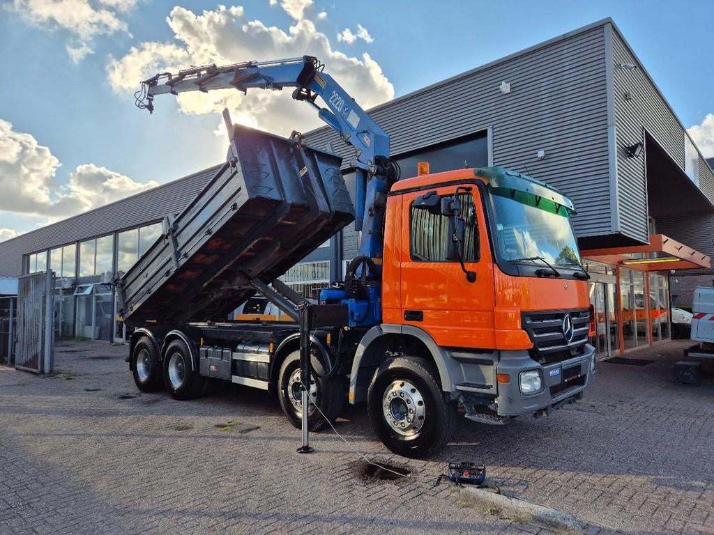 Mercedes-Benz Actros 3241 8X4 Containersysteem/ 20T HMF cran, Achterwielaandrijving, Overige kleuren, 408 pk, Mercedes-Benz