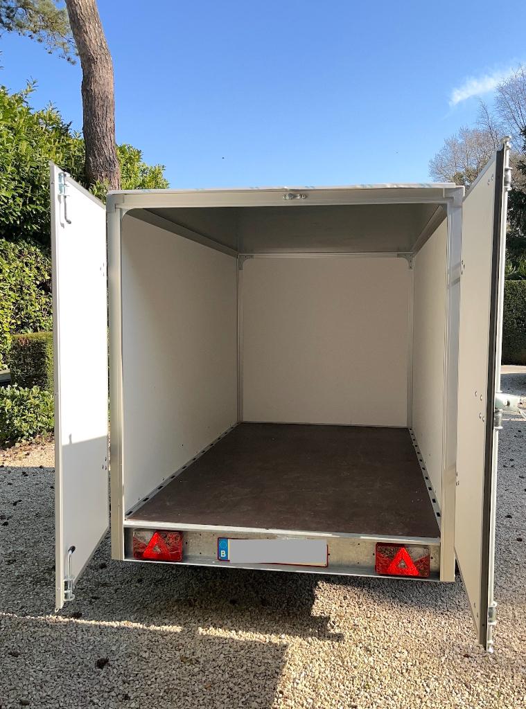 NIEUW KOOPJE: gesloten aanhangwagen, dubbelas met toebehoren, Ophalen, Nieuw