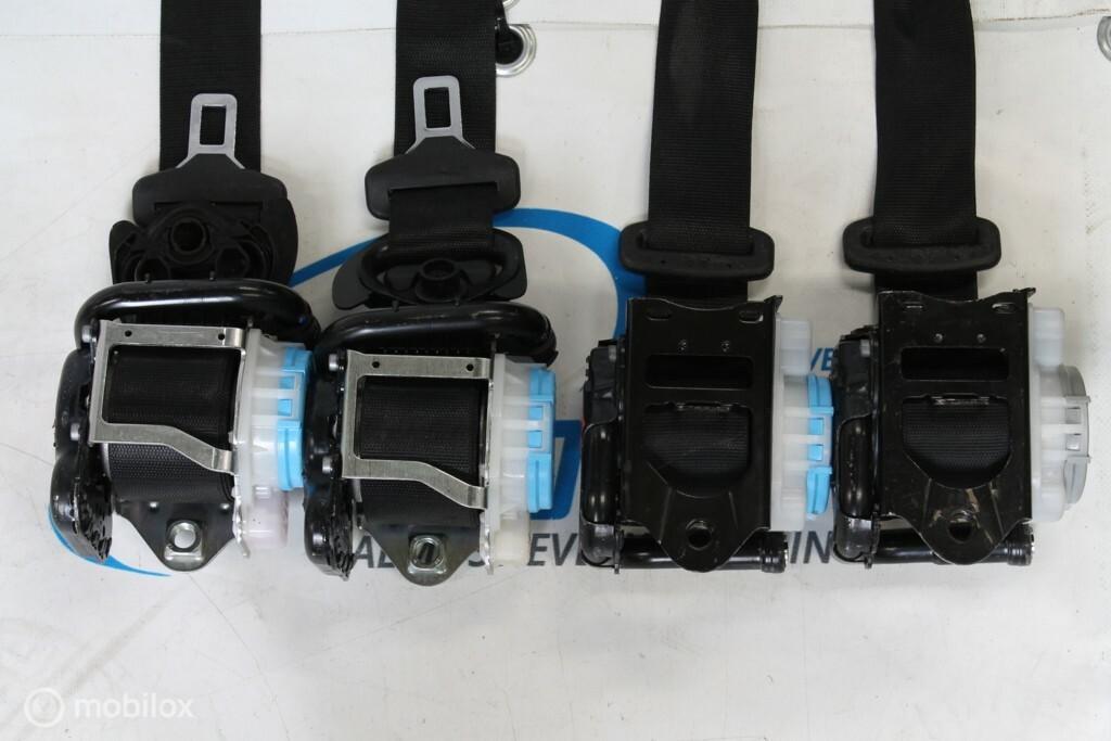 2 x gordels voor + 2 x achter Mercedes CLA Klasse C117, Auto-onderdelen, Gebruikt, Ophalen of Verzenden