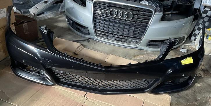 Zwarte Voorbumper Mercedes C-klasse W204 fase 2 (1/2011-06/2, Auto-onderdelen, Carrosserie, Bumper, Voor, Gebruikt, Herkomst onderdeel bekend