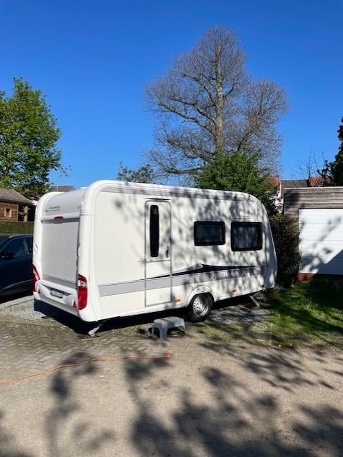 Hobby 420 KB De Luxe 2011 (stapelbed), Caravans en Kamperen, Caravans, Hobby, Ringverwarming, Treinzit, Particulier