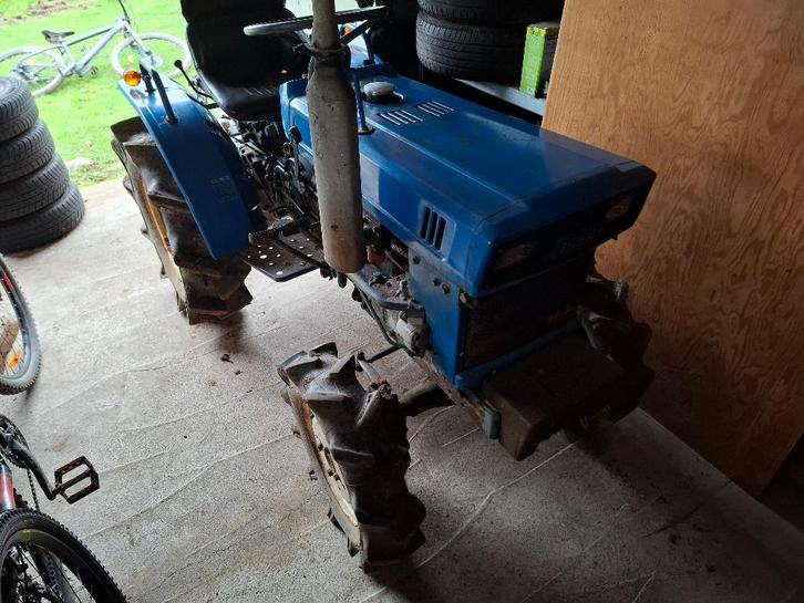 ISEKI TX1300F - micro tracteur 4x4 à vendre, Articles professionnels, Agriculture | Tracteurs, Autres marques, jusqu'à 80 ch, Utilisé
