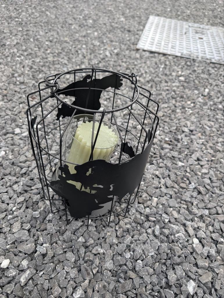 Lantaarn kaars buiten, Enlèvement