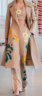 Ensemble chic 3 pièces NEUF (Veste, Top, Pantalon) - Imprimé, Kleding | Dames, Gelegenheidskleding, Ophalen, Beige