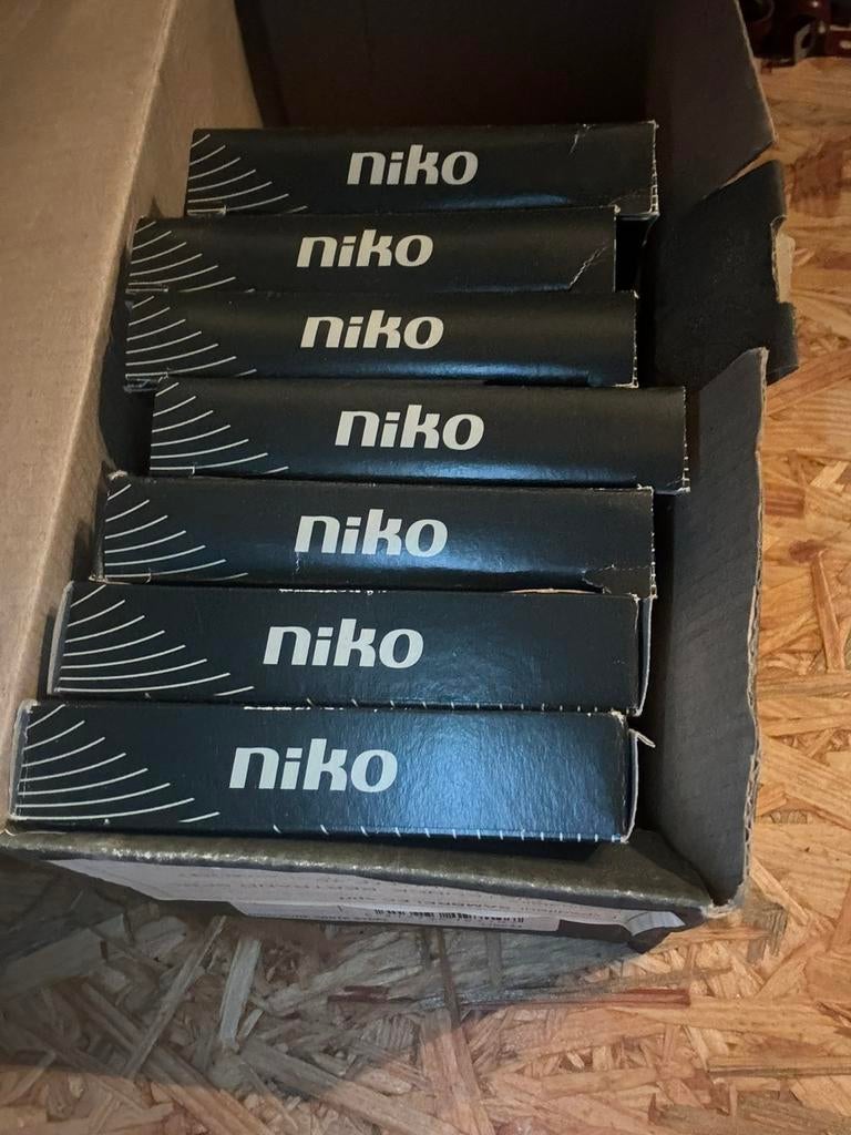 7 Plaque de fintion niko PURE white, Bricolage & Construction, Électricité & Câbles, Enlèvement ou Envoi, Neuf