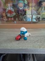 schtroumpfs smurf 20215 bébé blanc avec voiture rouge., Collections, Schtroumpfs, Envoi, Comme neuf, Bébé Schtroumpf, Poupée, Figurine ou Peluche