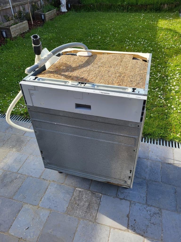 Lave-vaisselle en ferraille, Enlèvement