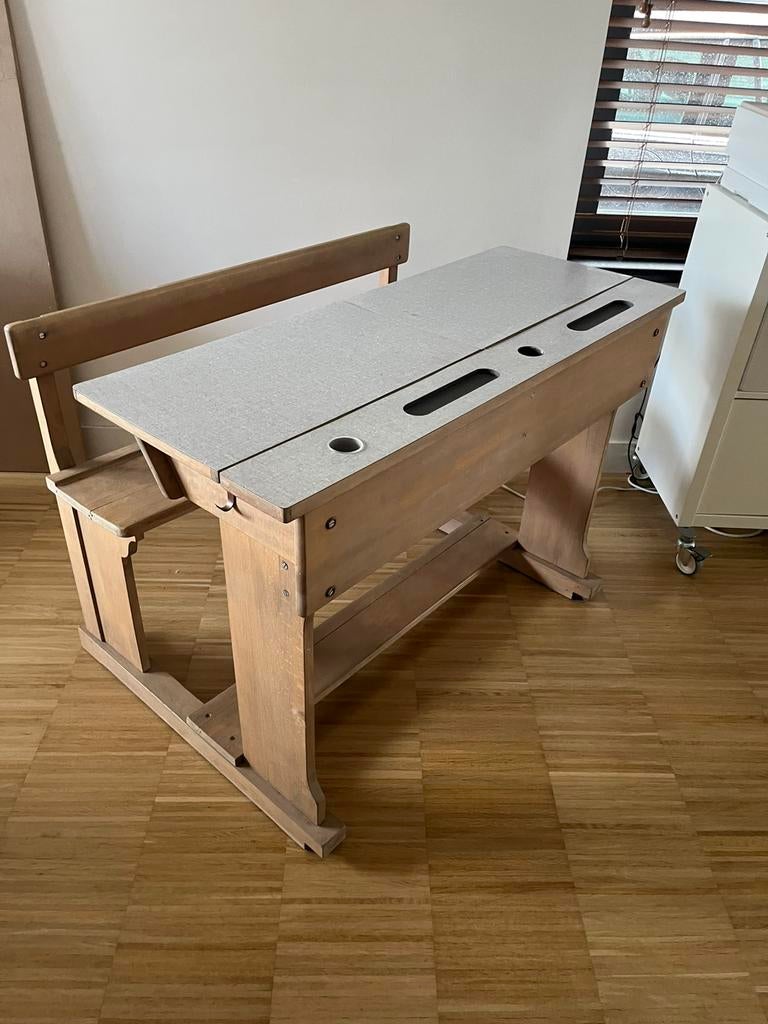 Dubbele schoolbank, met klaptafels en wieltjes vooraan, Enlèvement, Utilisé