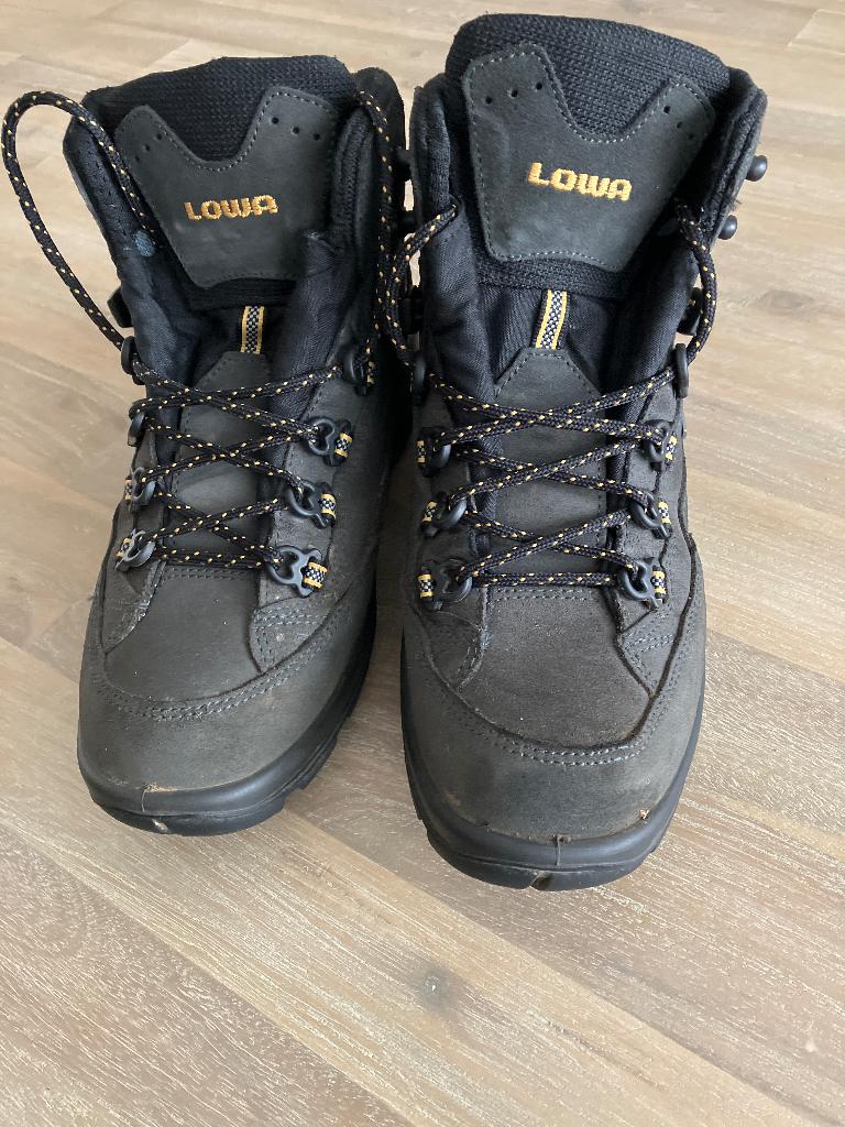 Wandelschoenen LOWA maat 41,5, Ophalen, Zwart, Wandelschoenen, Zo goed als nieuw