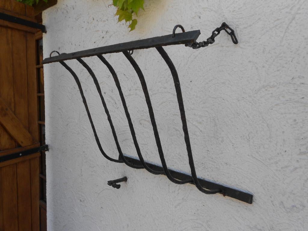 Oud smeedijzeren rek met kettingen. (bloemen, plantenbak) C, Tuin en Terras, Ophalen