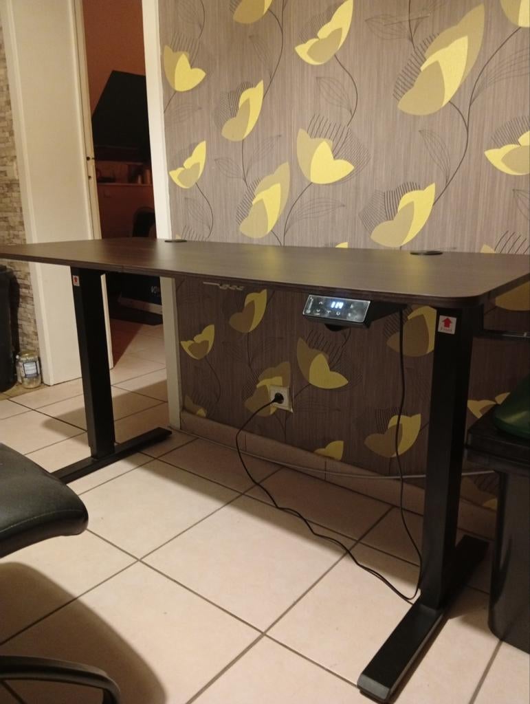 Electrisch verstelbare hoogte game/dj bureau, Huis en Inrichting, Bureaus, Ophalen, Gamingbureau, Modern, In hoogte verstelbaar