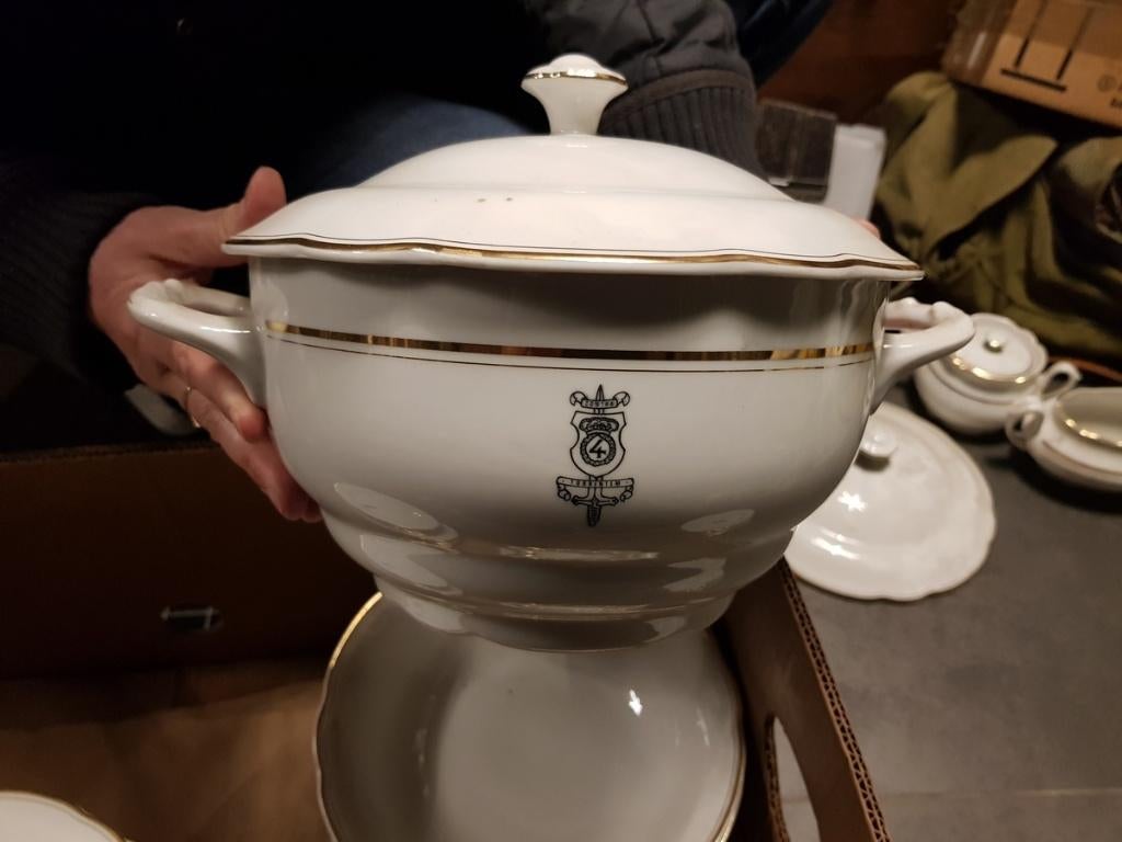 service vaisselle du HQ de la 4em brigade infanterie blindée, Collections, Objets militaires | Général, Autres, Enlèvement